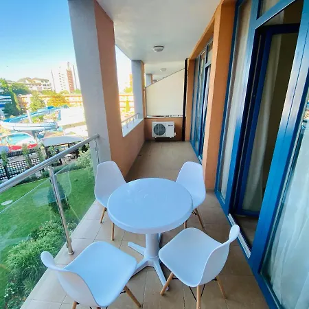 Family Apartment In Trakia Complex アパート *