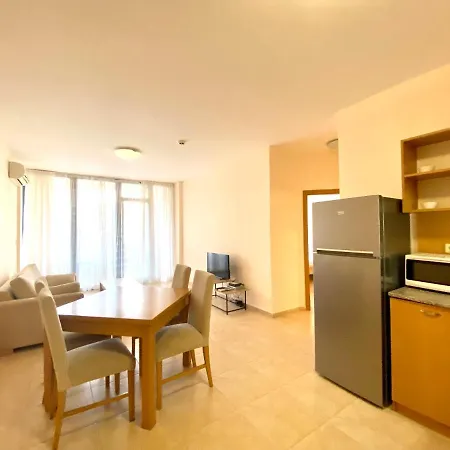 Family Apartment In Trakia Complex アパート サニービーチ