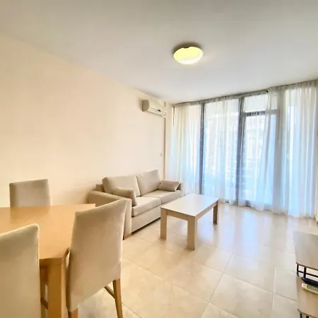 Family Apartment In Trakia Complex アパート