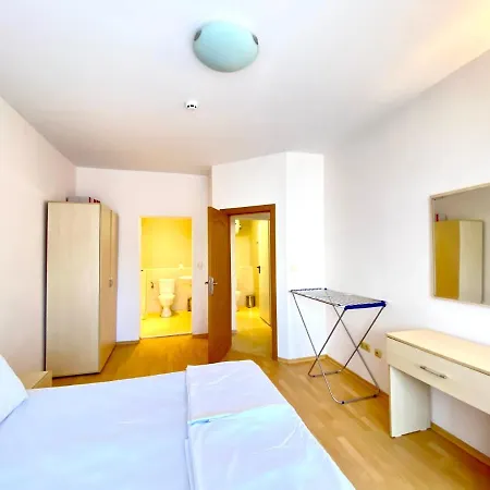 Family Apartment In Trakia Complex アパート