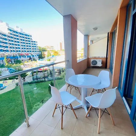 Family Apartment In Trakia Complex アパート *