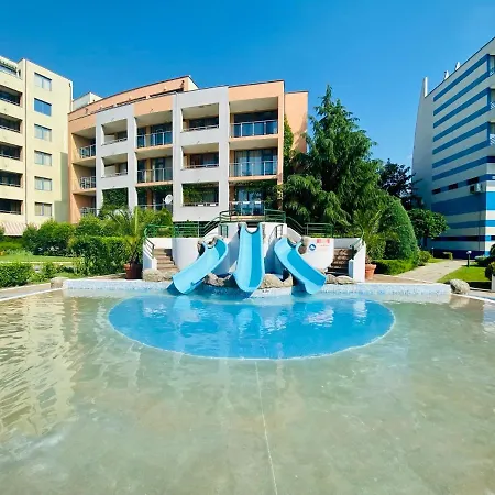 Family Apartment In Trakia Complex アパート *