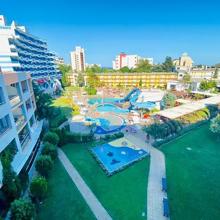 Family Apartment In Trakia Complex アパート *